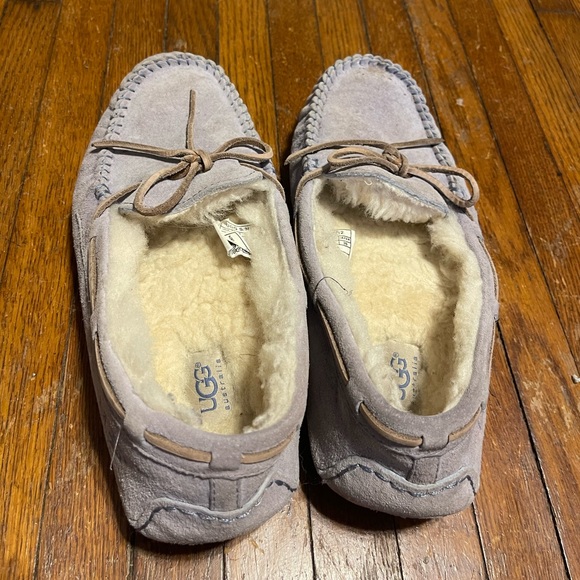 UGG Shoes - Ugg Dakota Slippers, size 9, periwinkle
